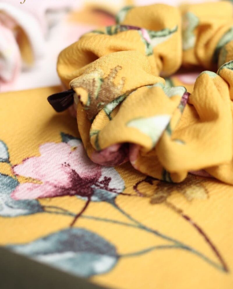 Scrunchie flores amarillo