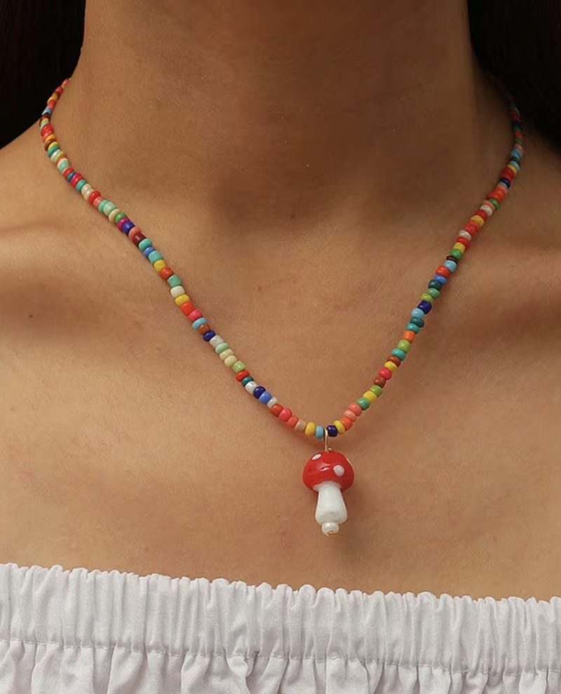 Collar mostacilla hongo